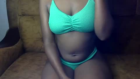 Snapshot of sexy_ellahh chatting on 07-13-26, 12:13 Ellahh online show from 07-13-26, 12:13