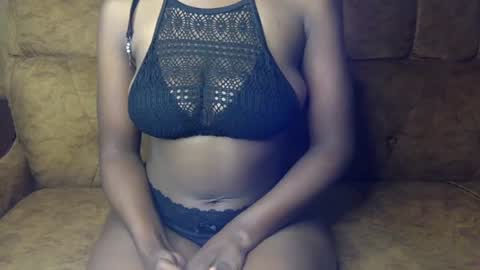 Snapshot of sexy_ellahh chatting on 07-14-26, 02:05 Ellahh online show from 07-14-26, 02:05