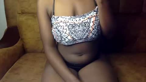 Snapshot of sexy_ellahh chatting on 07-15-26, 01:33 Ellahh online show from 07-15-26, 01:33
