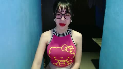 Snapshot of sexy_emily92 chatting on 03-31-26, 02:46 sexy_emily92 online show from 03-31-26, 02:46