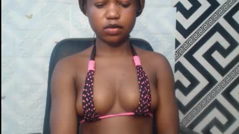 Snapshot of sexy_floral chatting on 10-01-25, 06:47 Angela online show from 10-01-25, 06:47