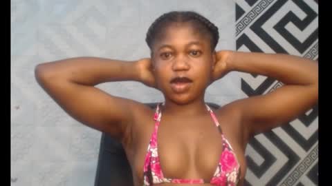 Snapshot of sexy_floral chatting on 10-16-25, 09:21 Angela online show from 10-16-25, 09:21