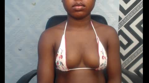 Snapshot of sexy_floral chatting on 10-18-25, 07:03 Angela online show from 10-18-25, 07:03