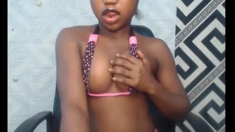 Snapshot of sexy_floral chatting on 10-19-25, 09:21 Angela online show from 10-19-25, 09:21