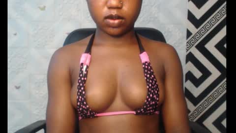 Snapshot of sexy_floral chatting on 10-27-25, 07:34 Angela online show from 10-27-25, 07:34