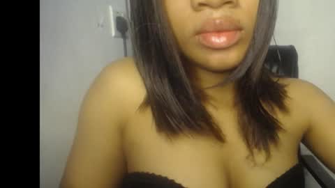 Snapshot of sexy_goddess_pet chatting on 06-11-26, 07:23 Ella online show from 06-11-26, 07:23