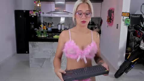 WENDY  MAX  AND VICKY online show from 05-24-26, 04:28