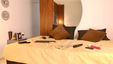 Dafne online show from 12-19-25, 05:36