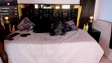 Snapshot of sexy_hot_milf_ chatting on 04-25-26, 01:41 Dafne online show from 04-25-26, 01:41