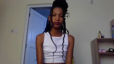 Snapshot of sexy_janny chatting on 09-27-25, 11:04 Janny online show from 09-27-25, 11:04