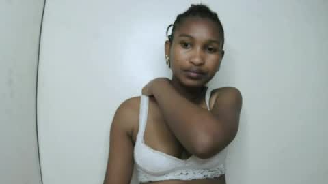 Snapshot of sexy_joyline chatting on 06-19-26, 01:21 joy online show from 06-19-26, 01:21