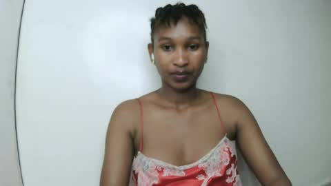 Snapshot of sexy_joyline chatting on 06-25-26, 01:05 joy online show from 06-25-26, 01:05