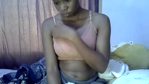Snapshot of sexy_leila3 chatting on 06-19-26, 10:19 kayla online show from 06-19-26, 10:19
