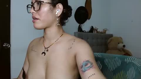 Snapshot of sexy_lia_latina chatting on 06-19-26, 05:01 Celeste online show from 06-19-26, 05:01