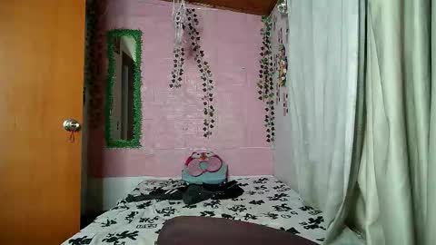 sexy lolas online show from 01-15-26, 01:54