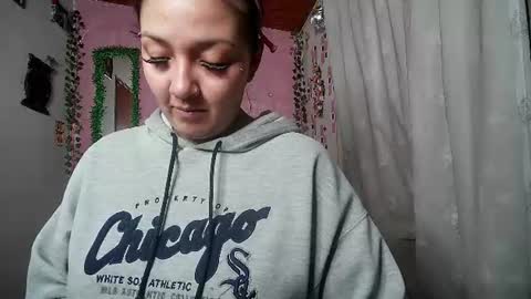 Snapshot of sexy_lolas chatting on 06-23-26, 05:16 sexy lolas online show from 06-23-26, 05:16