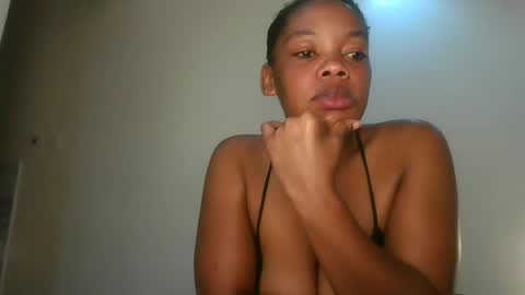 Snapshot of sexy_lyna chatting on 07-10-26, 11:24 sexy_lyna online show from 07-10-26, 11:24