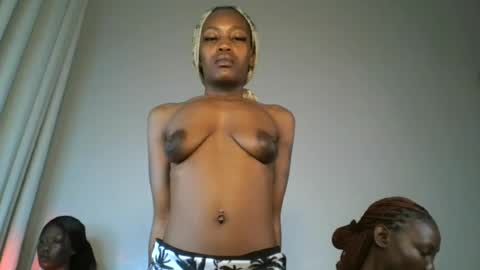 Snapshot of sexy_momah chatting on 06-22-26, 01:07 SEXY MOMAH online show from 06-22-26, 01:07
