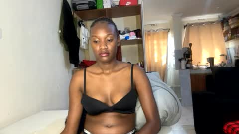 Snapshot of sexy_nyla chatting on 06-17-26, 12:50 Nyla online show from 06-17-26, 12:50