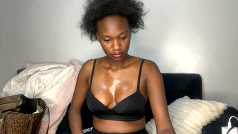 Snapshot of sexy_nyla chatting on 07-16-26, 09:43 Nyla online show from 07-16-26, 09:43