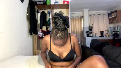 Snapshot of sexy_nyla chatting on 07-25-26, 01:19 Nyla online show from 07-25-26, 01:19