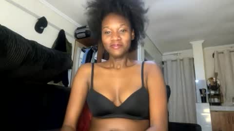 Snapshot of sexy_nyla chatting on 07-31-26, 12:43 Nyla online show from 07-31-26, 12:43