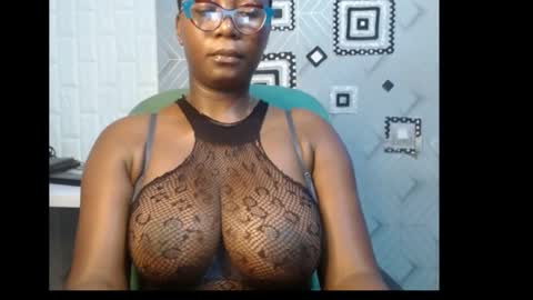 Snapshot of sexy_pearl12 chatting on 01-07-25, 02:19 zoe online show from 01-07-25, 02:19