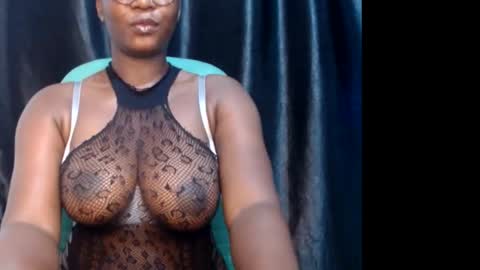 Snapshot of sexy_pearl12 chatting on 03-03-25, 06:55 zoe online show from 03-03-25, 06:55