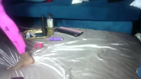sexy pigeon online show from 05-18-26, 06:03