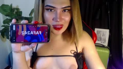 Snapshot of sexy_rc18 chatting on 06-16-26, 06:32 RC online show from 06-16-26, 06:32