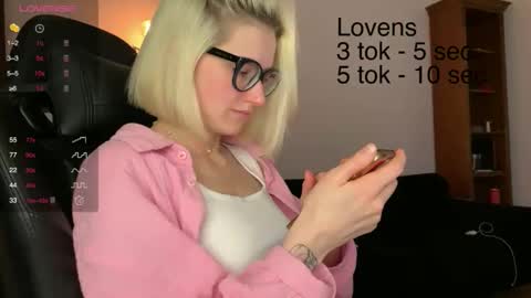 Snapshot of sexy_sweets chatting on 10-27-25, 05:50 Sexy-Sweets online show from 10-27-25, 05:50