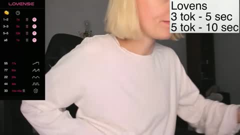 Snapshot of sexy_sweets chatting on 10-29-25, 02:30 Sexy-Sweets online show from 10-29-25, 02:30