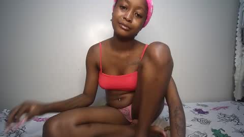sexyasspetitte_ online show from 02-06-25, 12:54