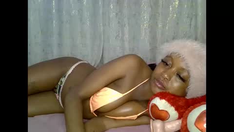 sexyasspetitte_ online show from 05-27-26, 11:35