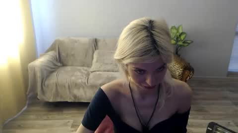 Snapshot of sexybeatriice chatting on 05-23-26, 06:18 sexybeatriice online show from 05-23-26, 06:18