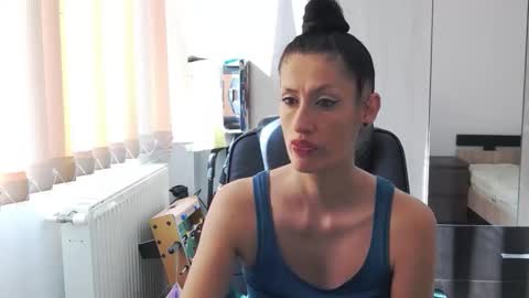 Snapshot of sexybeeaa chatting on 05-19-26, 06:09 SexyBea online show from 05-19-26, 06:09