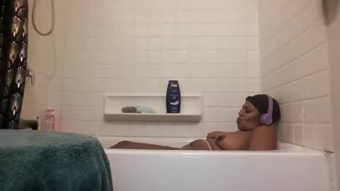 Snapshot of sexybella81 chatting on 12-04-25, 06:27 sexybella81 online show from 12-04-25, 06:27