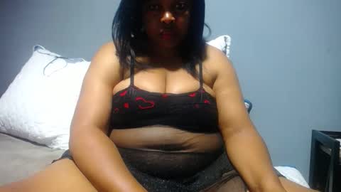 Snapshot of sexybustyebony19 chatting on 03-29-26, 10:21 sexybustyebony19 online show from 03-29-26, 10:21