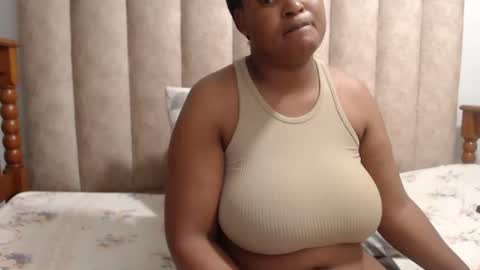 Snapshot of sexybustyxx chatting on 10-21-25, 09:21 sexybustyxx online show from 10-21-25, 09:21