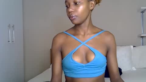 Snapshot of sexycarll9 chatting on 05-31-26, 06:04 Britney online show from 05-31-26, 06:04
