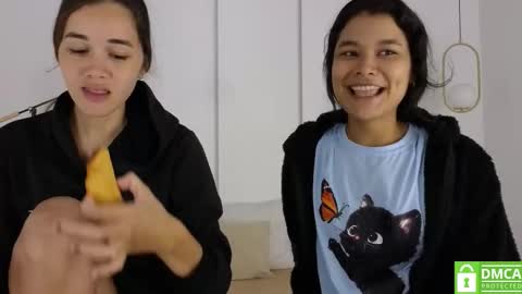 chanell and yina online show from 11-25-25, 01:22