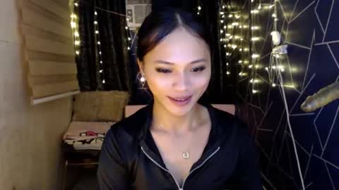 Miss Cheng online show from 11-24-25, 07:35