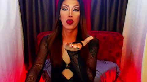 Snapshot of sexydevine_34 chatting on 07-15-26, 08:58 Devine online show from 07-15-26, 08:58