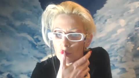 Snapshot of sexyeni chatting on 01-10-25, 08:26 ENI pvt moan your name WHEN I M NOT online you tell me in SNAPCHAT deal yes add me... FREE TWITTER magiconline101...... online show from 01-10-25, 08:26