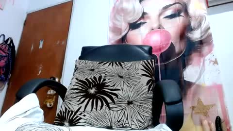 Snapshot of sexyfavgirl chatting on 07-06-26, 07:16 Mary online show from 07-06-26, 07:16