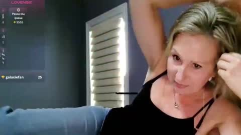 Snapshot of sexyfloridamilf chatting on 05-07-26, 02:22 LisaisLuscious online show from 05-07-26, 02:22