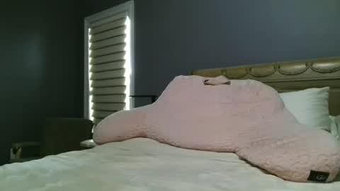 Snapshot of sexyfloridamilf chatting on 07-10-26, 01:58 LisaisLuscious online show from 07-10-26, 01:58