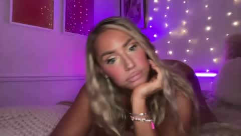 Snapshot of sexygoodvibebabe69 chatting on 07-11-26, 09:23 Ashley Love online show from 07-11-26, 09:23