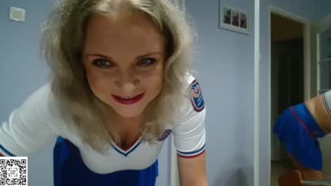 Snapshot of sexyjennyeu chatting on 07-17-26, 07:41 Jenny online show from 07-17-26, 07:41