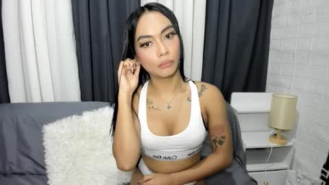 Snapshot of sexylovesappira chatting on 09-17-25, 08:10 maxine online show from 09-17-25, 08:10